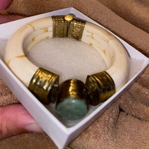 Elegant Gold and Cream Bracelet